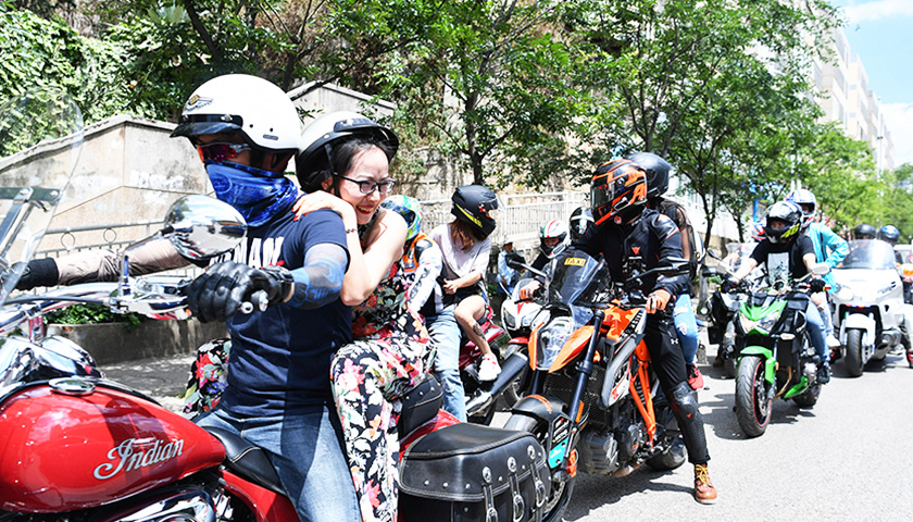 「图集」危险还是"酷"?那些骑摩托的年轻人