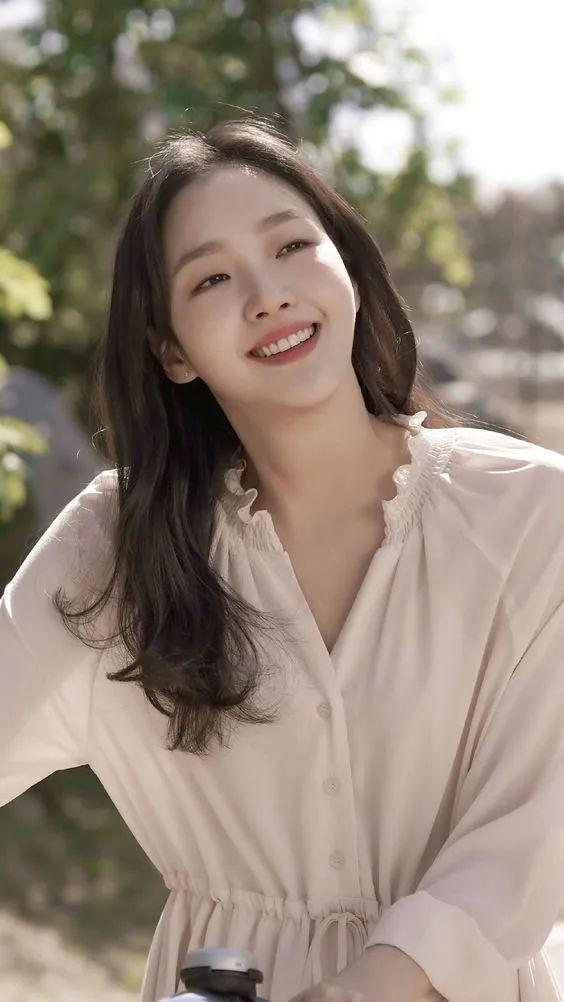 发型发色,刘海的确能快速改变一个人的气质和氛围感,有刘海的金高银vs