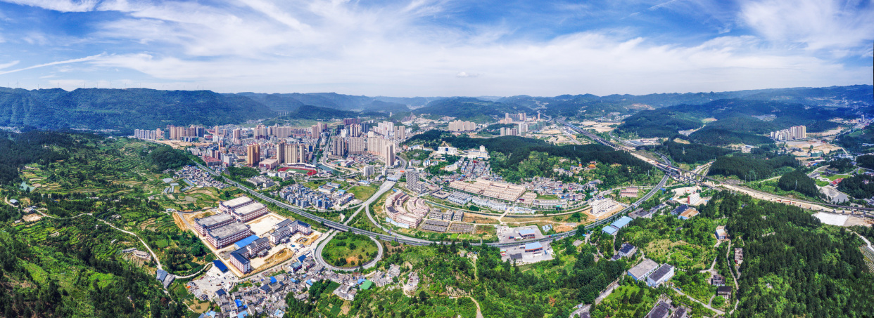 「聚焦龙里"两会"」龙里城乡面貌发生根本性巨变,"再造一座新城"正