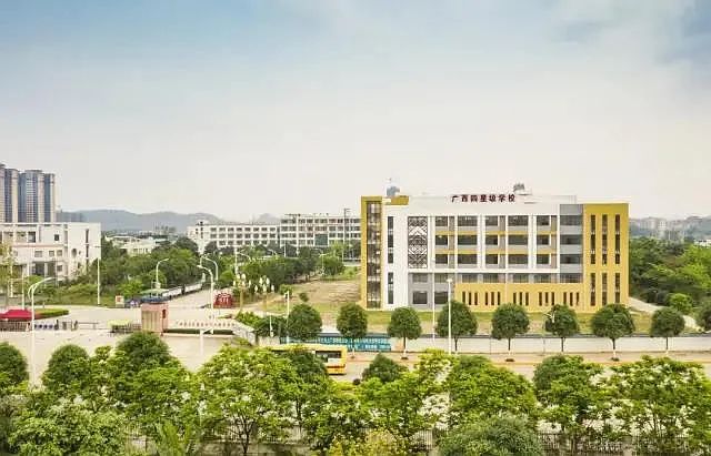 崇左市职业技术学校被评为"四星级学校"