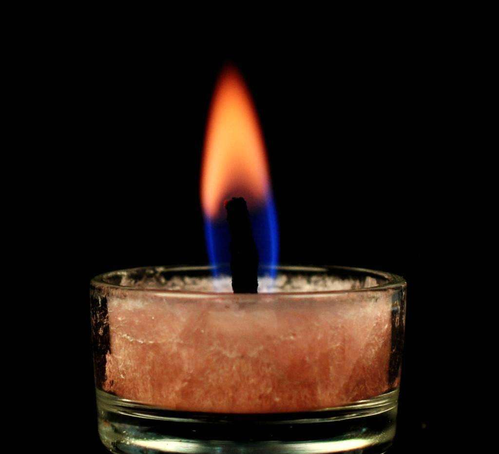 蜡烛燃烧时的烟雾