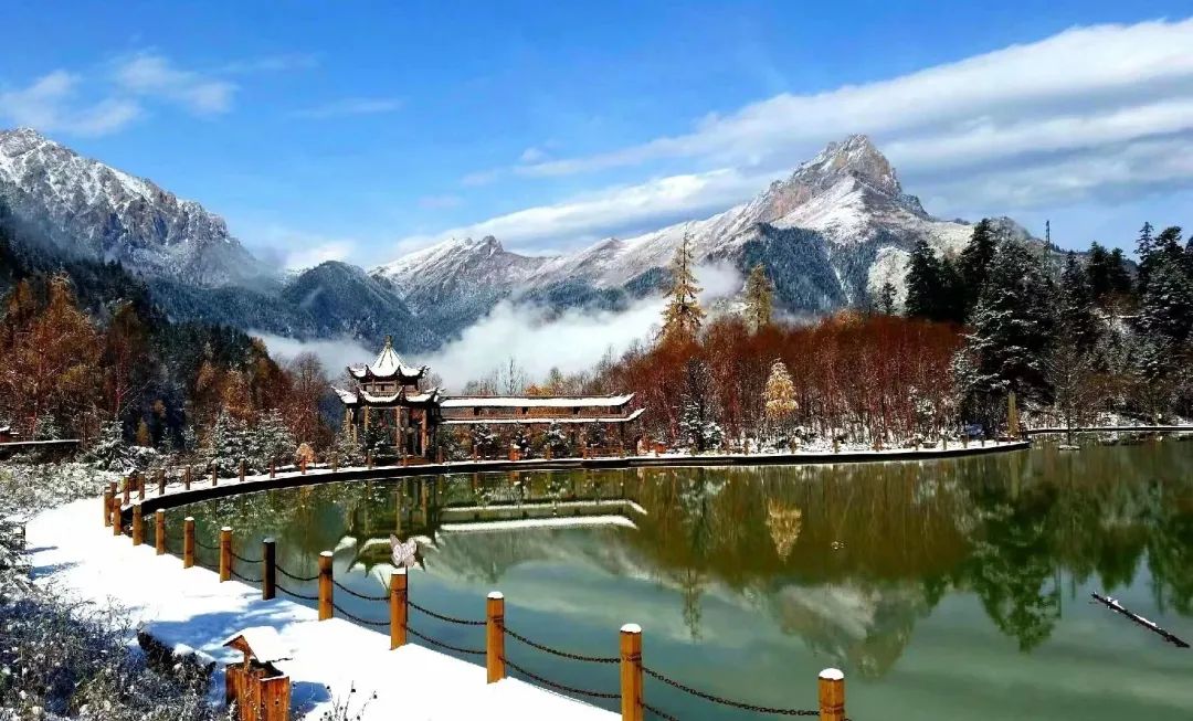 陇南市警察协会与官鹅沟大景区管委会签约惠警协议