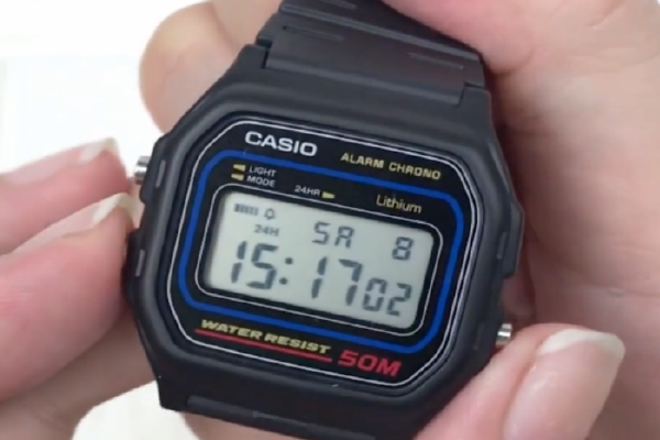 动特酷电子手表怎么调时间日期