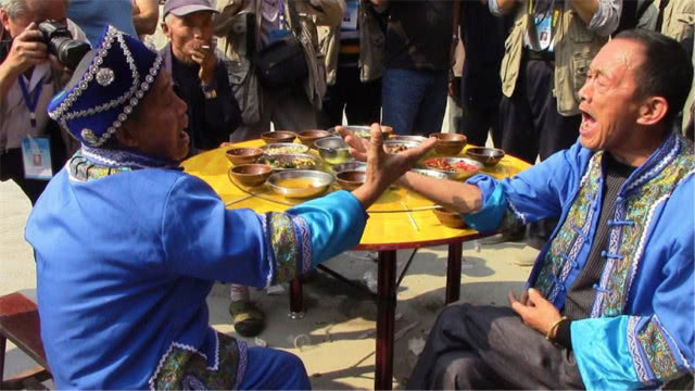 为何广西人都喜欢喝酒猜码?听酒友说完,我明白了