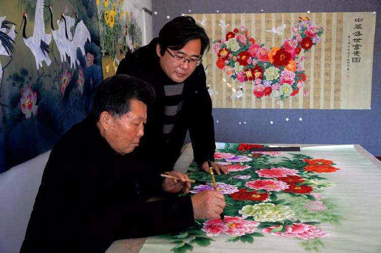 高质量发展调研行丨姚桂元一家三代:以画致富带头人