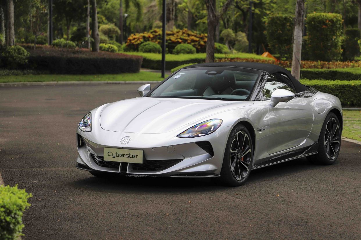 mg cyberster,年轻人的第一台敞篷电跑