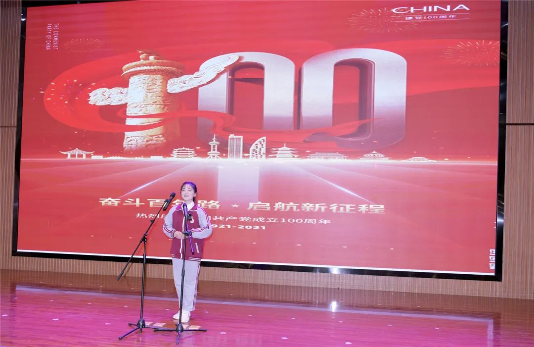 邳州市第二中学举办"奋斗的青春最美丽"演讲比赛