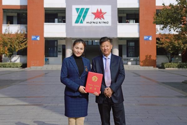 红星中学桂芳老师荣获"安徽省五一劳动奖章"