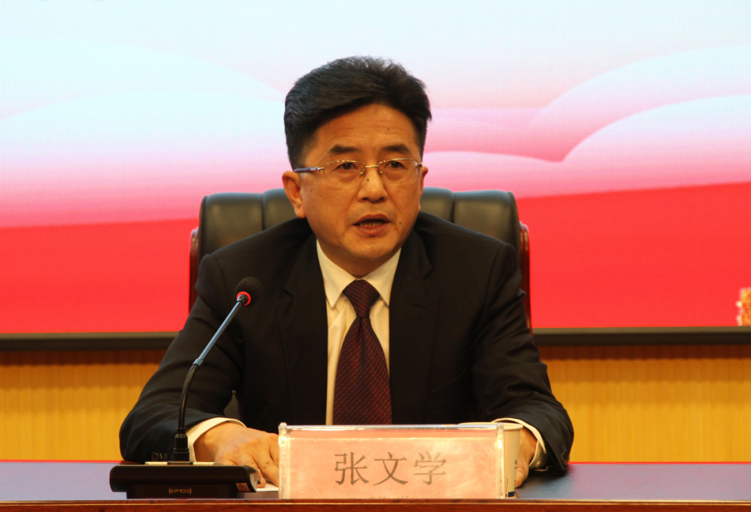 省委决定:张文学同志任湖北汽车工业学院院长