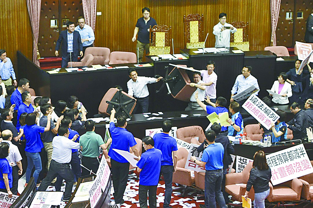 台湾立法院打架图片