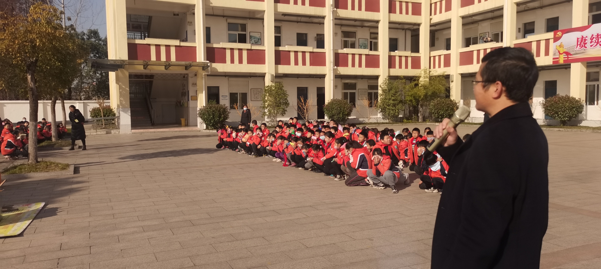 邗江区运西小学举行消防疏散演练