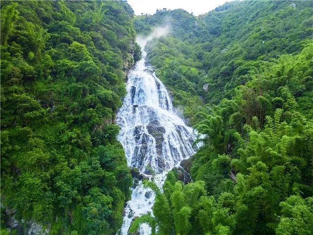 哀牢山南恩瀑布进入最佳观赏期