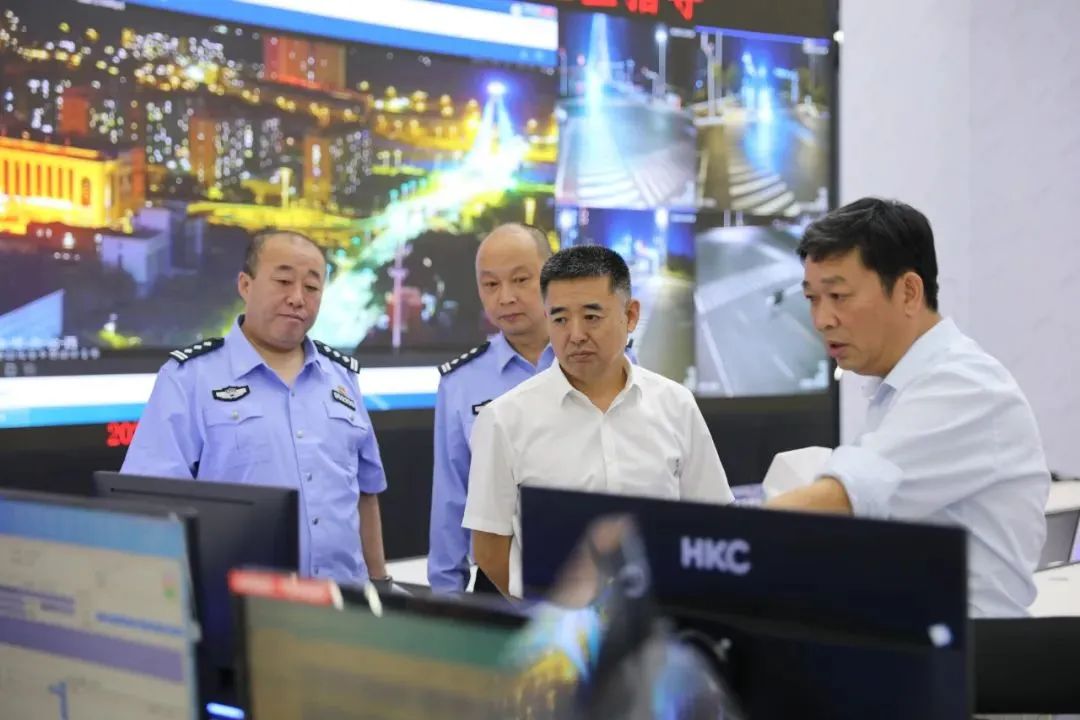 市委书记高继业看望慰问中秋假期坚守一线岗位的公安民警辅警