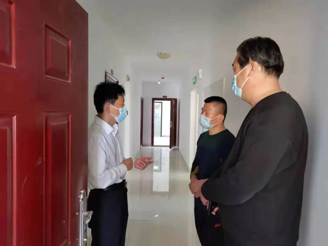 景志国到疫情防控隔离点检查指导工作