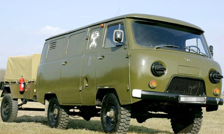 "瓦滋旅行者",苏联uaz452型军用面包车