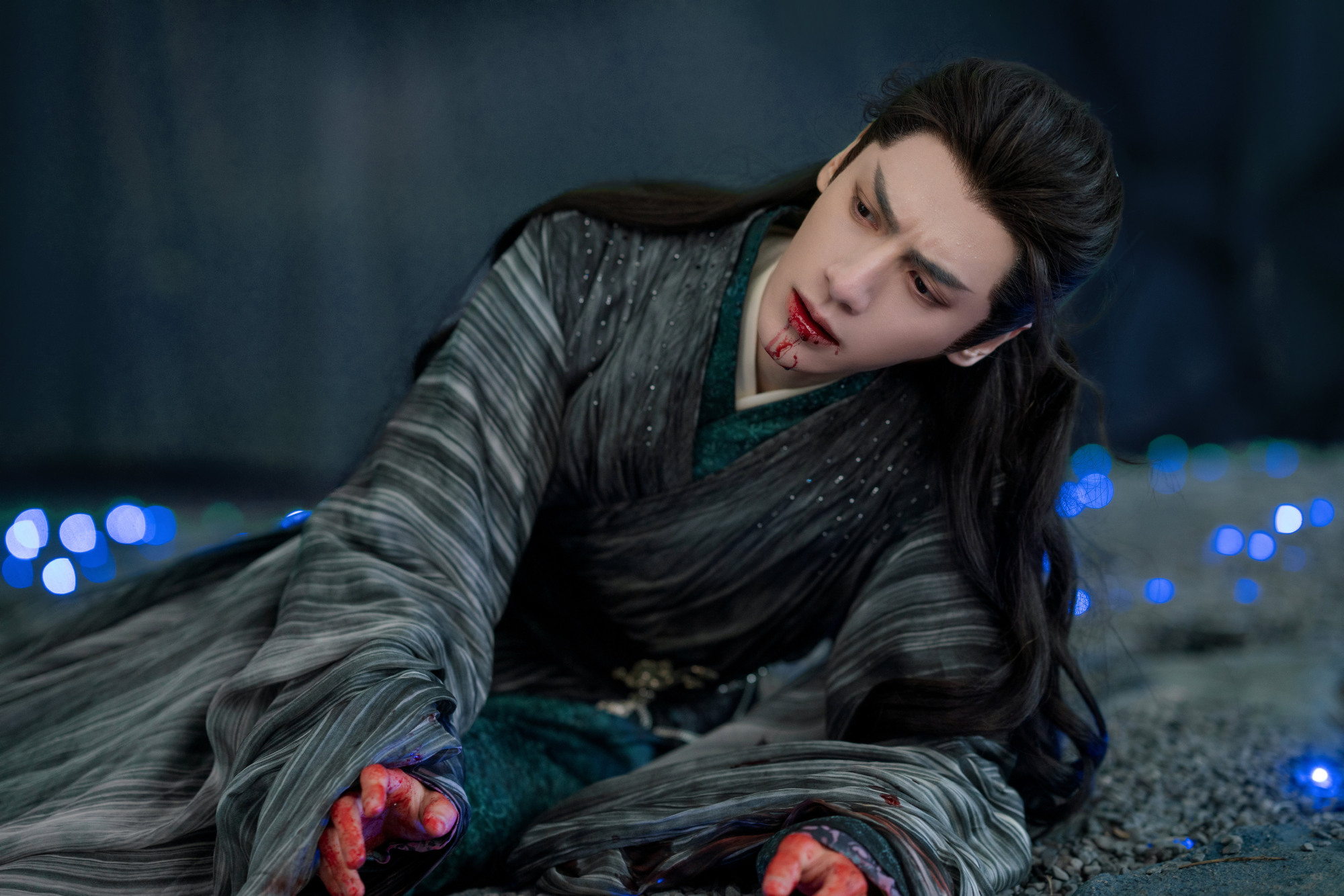 《长月烬明》罗云熙的9套造型,质子梦妖装封神,弱水卷发好惊艳