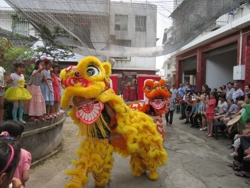 富顺童寺这里的耍飞刀,八仙桌,高桌狮灯,你还记得吗?