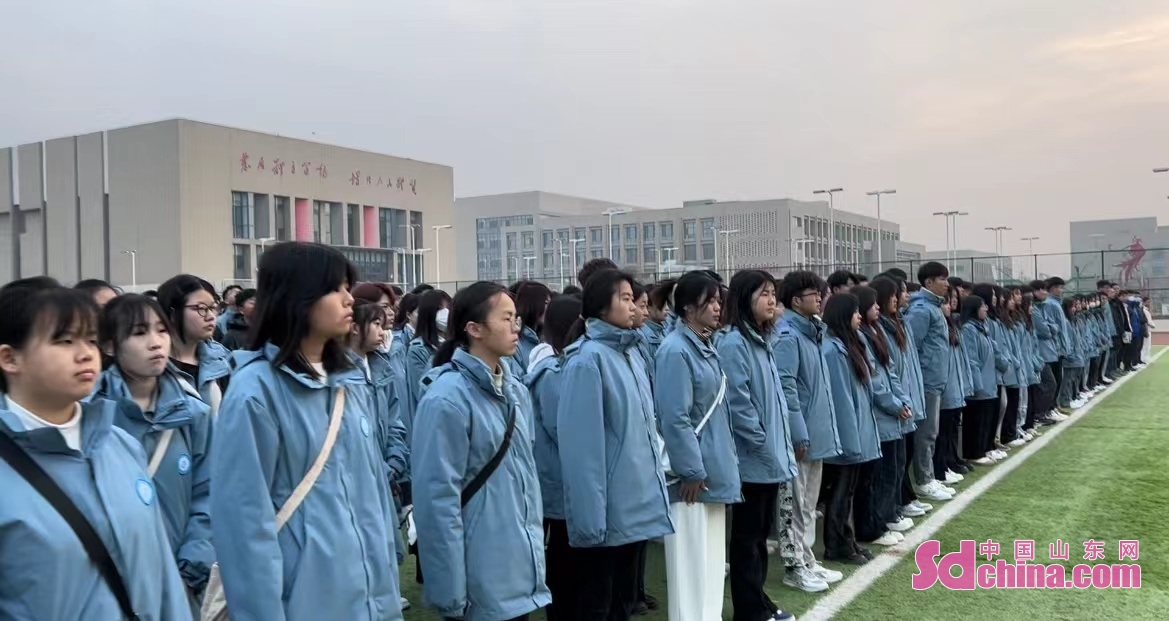 山东省菏泽信息工程学校举行2023学年春季学期升旗仪式