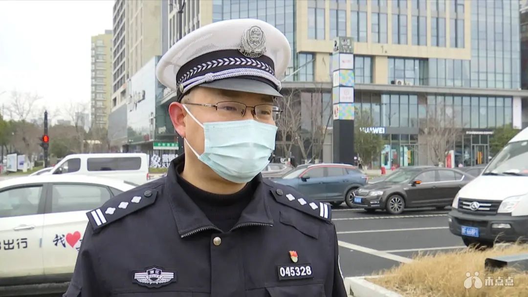 嘉兴市公安局交警支队秩序科科长 张海东说:"3月底以后,主要是施工