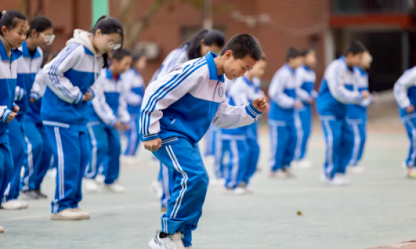 山西临汾各学校校服图片