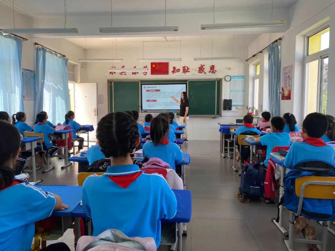 【网络文明】山海关区开展网络文明进校园活动