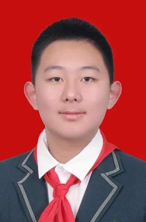 曾尤泓钦他勤奋学习,品学兼优,2023-2024年第一学期被评为九江一中"新