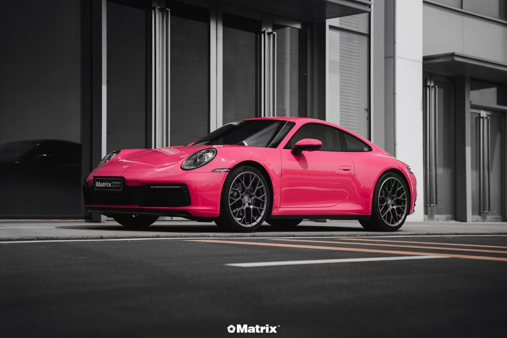 保时捷911矩阵改色膜甜菜根紫,甜酷的色调明亮动人