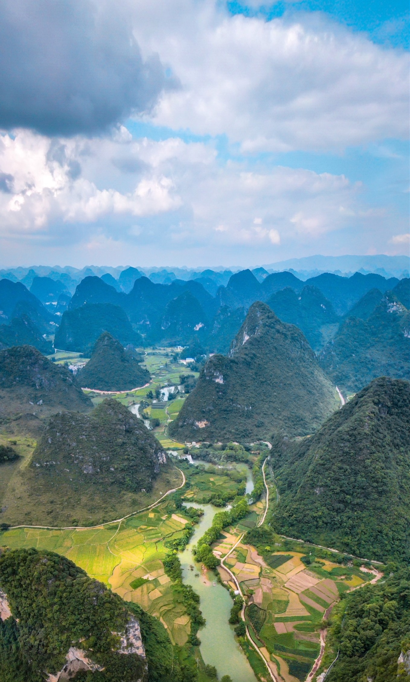 自驾广西靖西,看最美的高速风景,寻找大山里的绝美瀑布