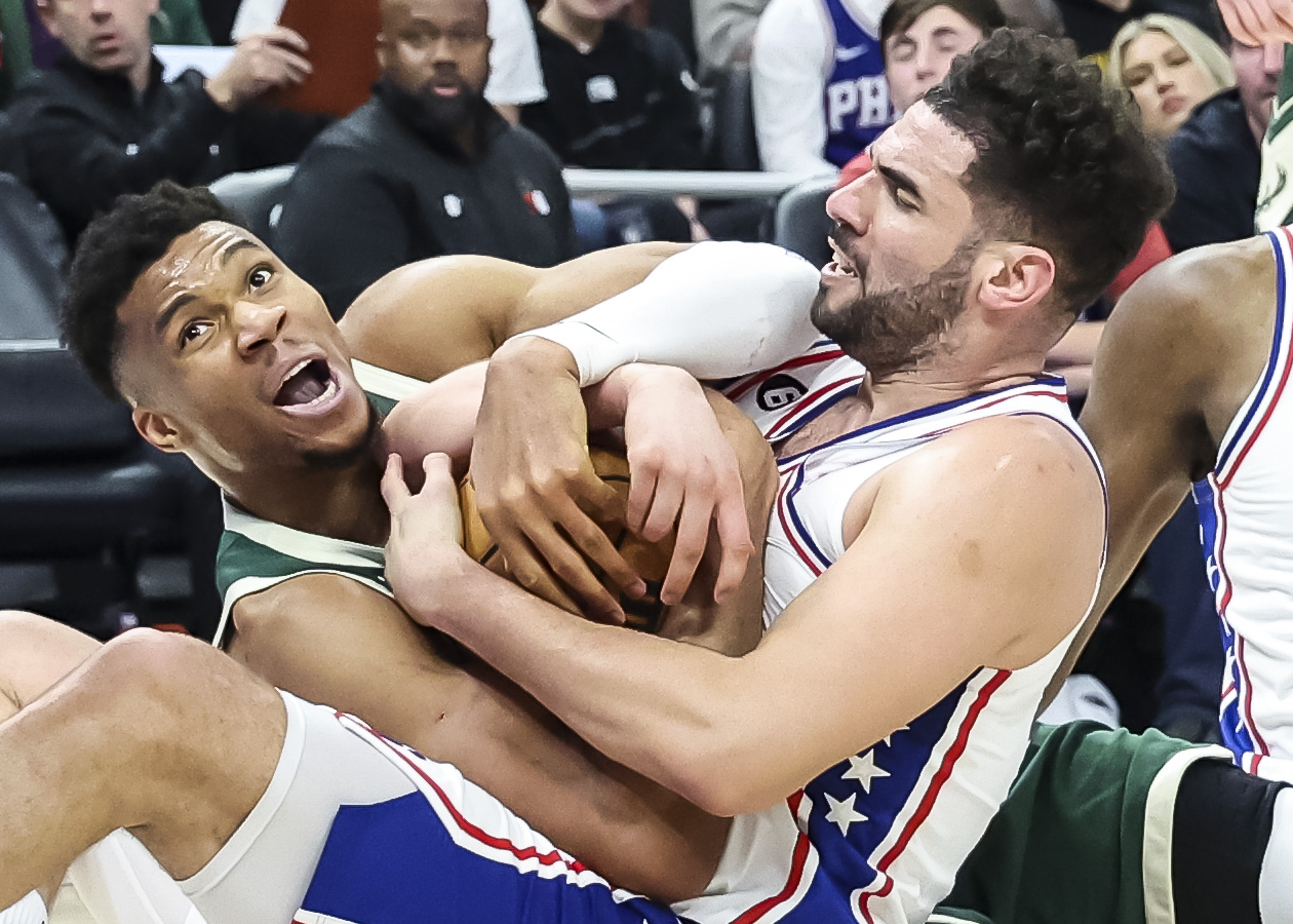 双核对飙字母哥！76人VS雄鹿前瞻：东部强强对话胜负难料