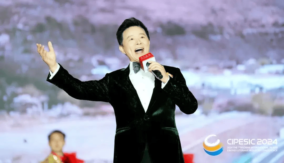 国家一级演员王宏伟演唱《西部放歌》中国内地男歌手,演员沙宝亮演唱