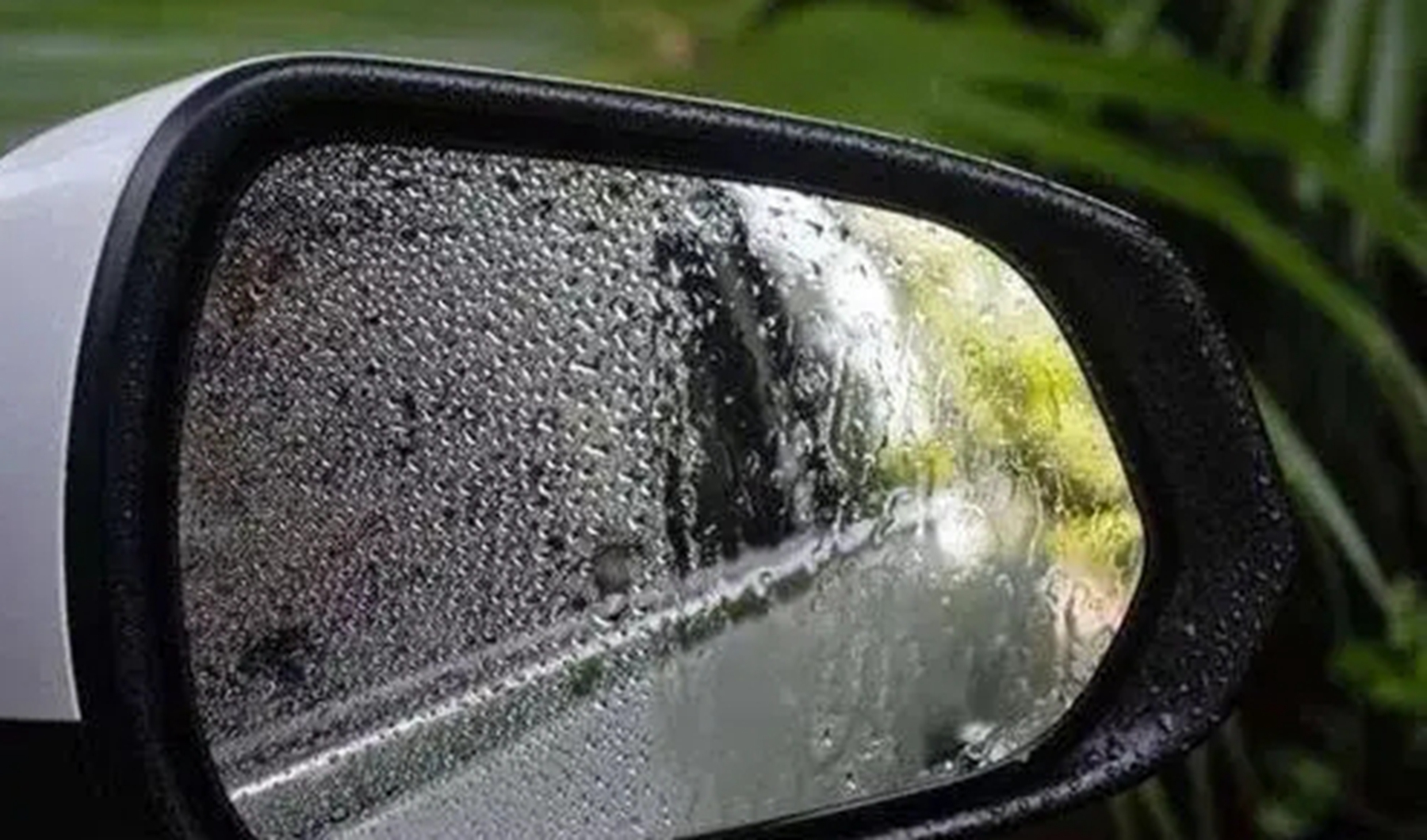 汽车后视镜根部断了怎么办?下雨的时候后视镜有水滴该怎么办?