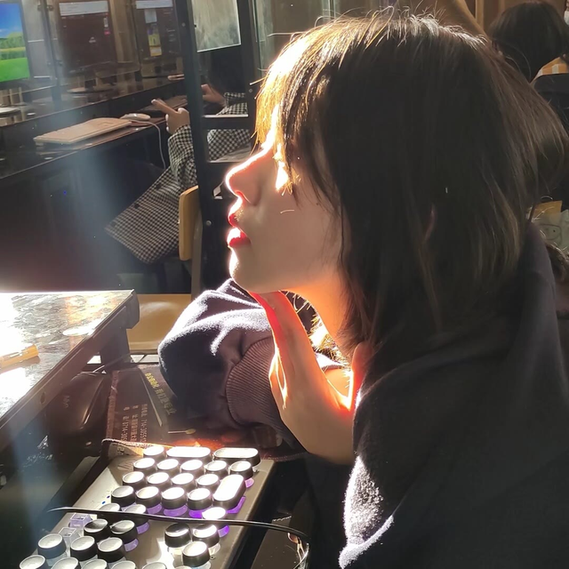 招桃花运的真人女生头像