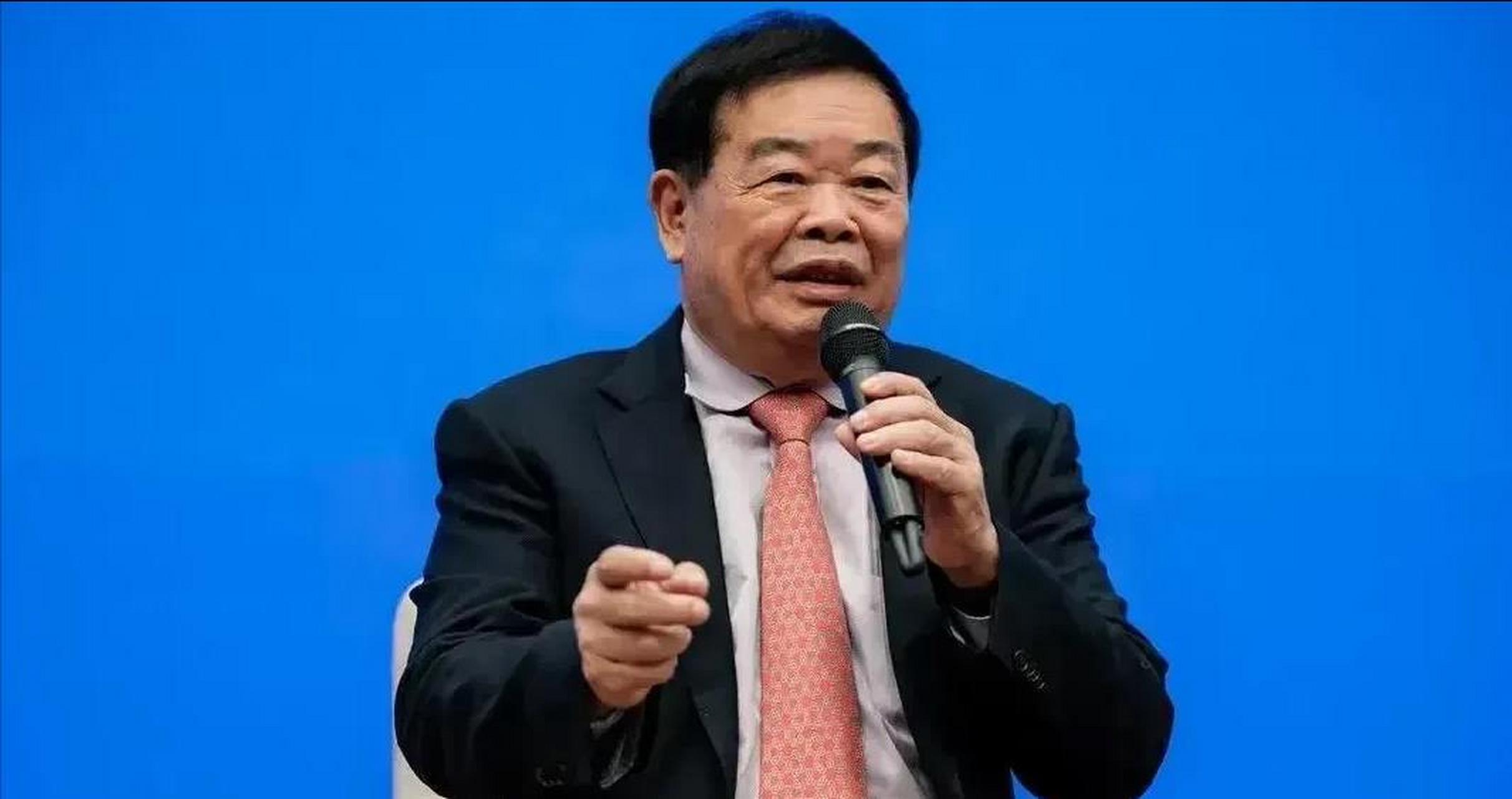 并用市里三个收费站的五年经营权来抵债,可曹德旺接手后才发现,收费站