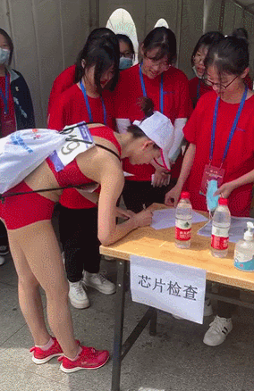 网友说,她是全世界颜值最高的竞走运动员