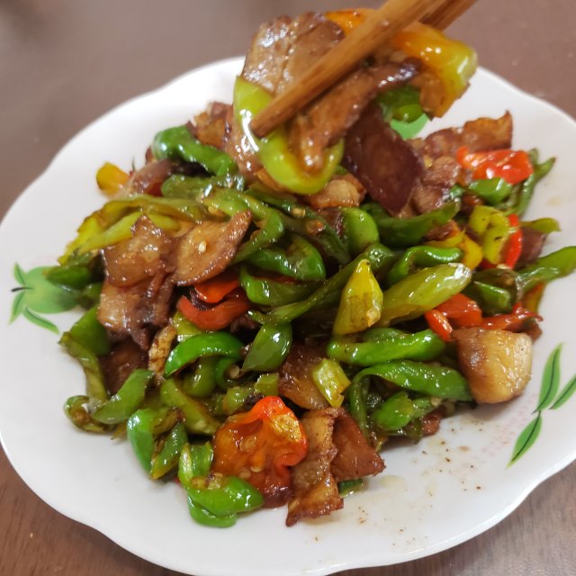 尖椒炒肉片,简单易学,香辣可口下饭菜