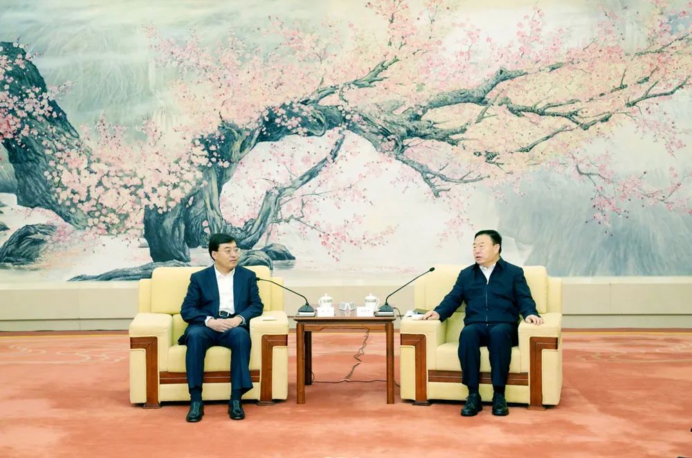 张恩惠会见伊利集团董事长潘刚