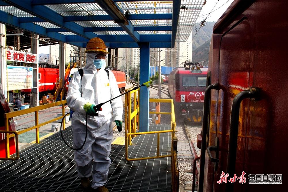 兰州西机务段:为群众过好暖冬贡献"火车头"力量