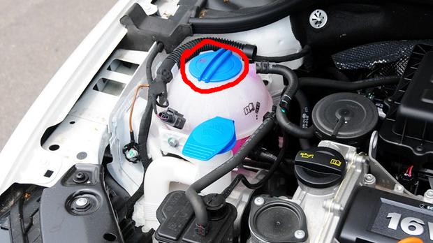 2,迈腾的水箱出水口被设置在底部.