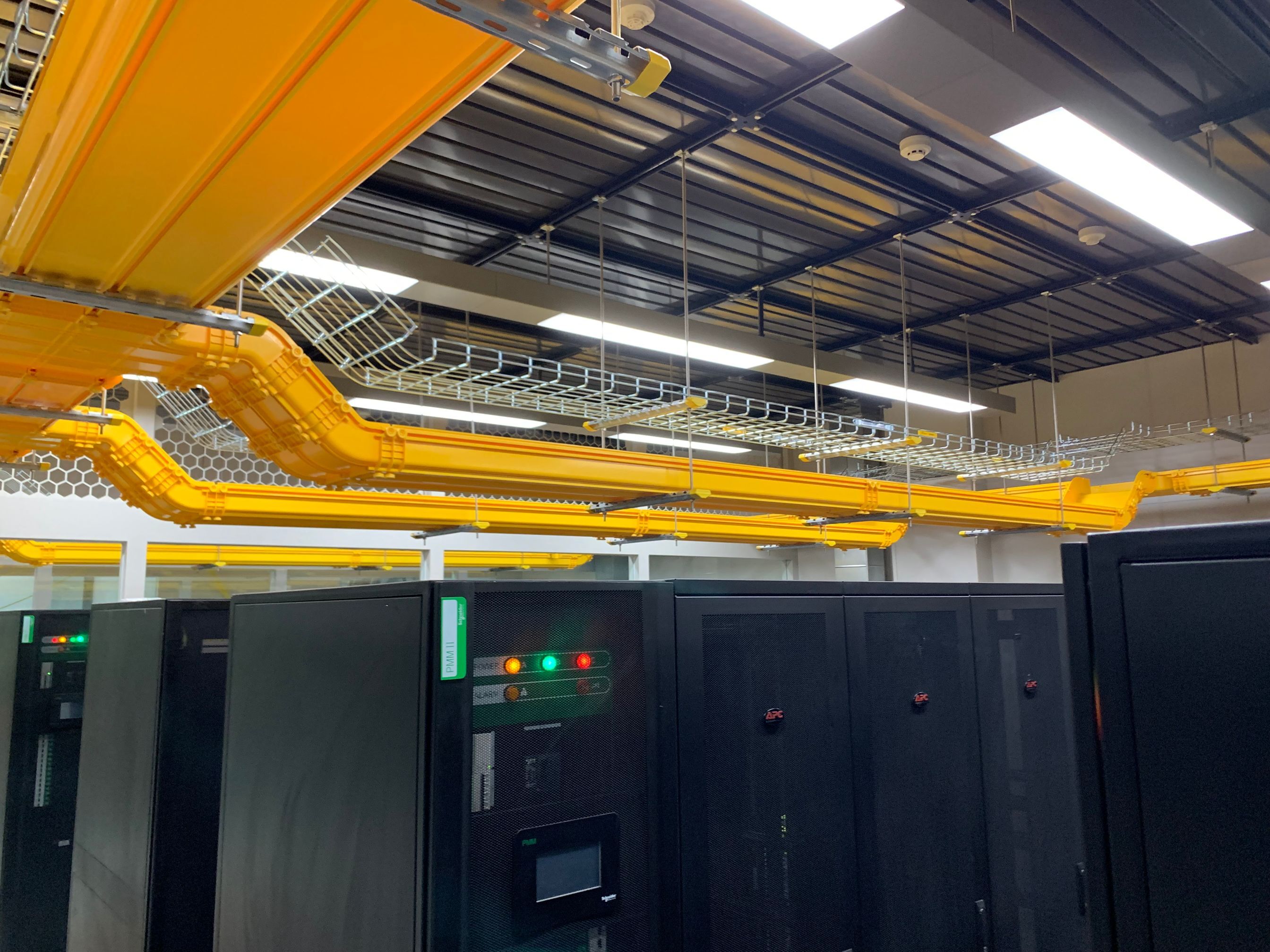 数据中心pvc光纤槽道与abs光纤槽道的区别