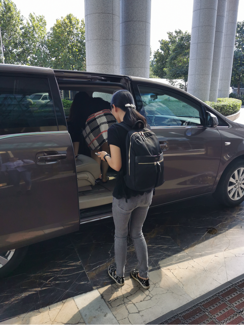 青岛处理离婚案的应莹 征探财经周远征摄