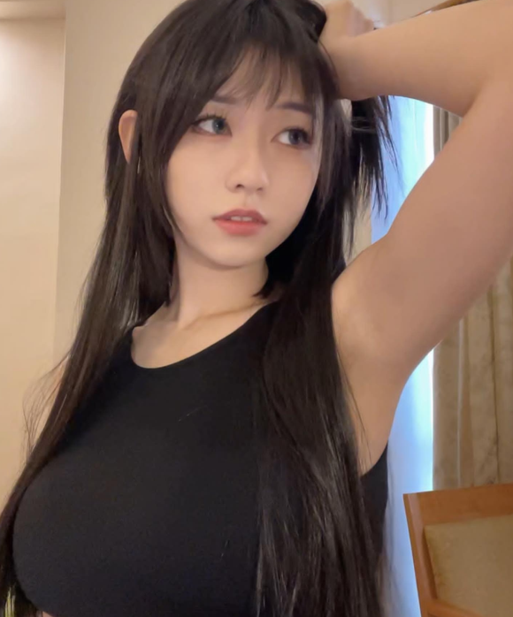 "细狗你行不行"爆火的程女士,ins的她可比你想象中玩得开