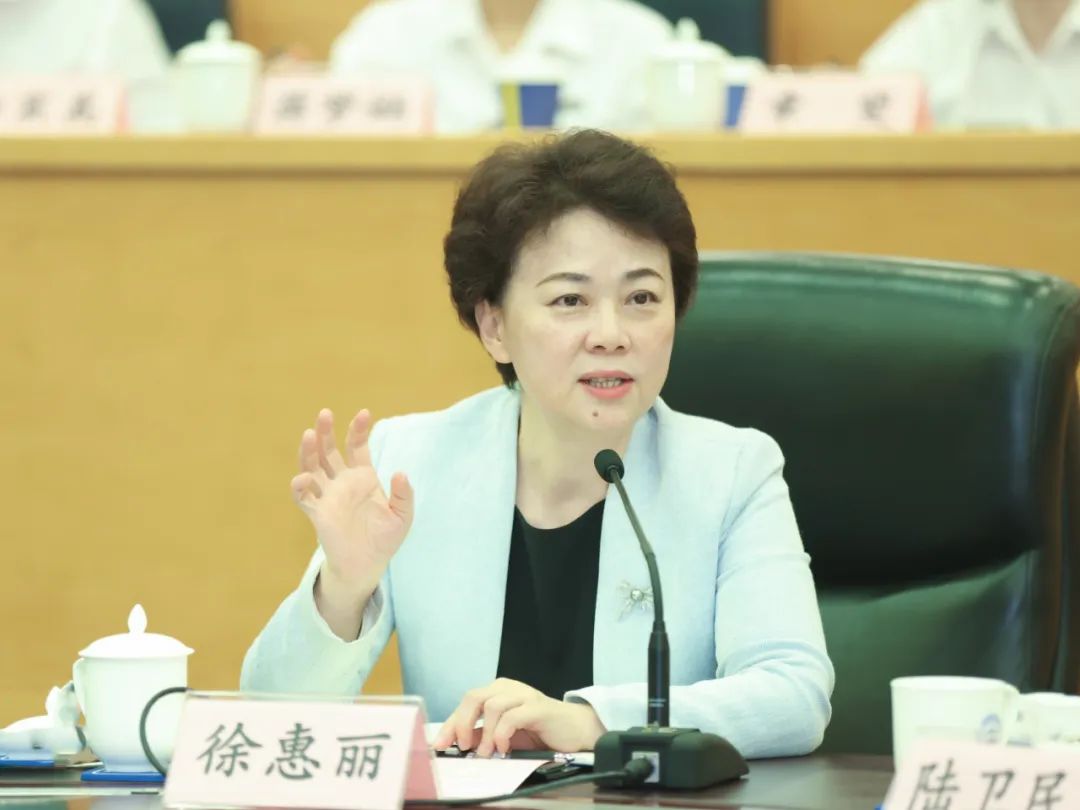 市政府副秘书长,市数据局局长徐惠丽一行至市高院座谈交流