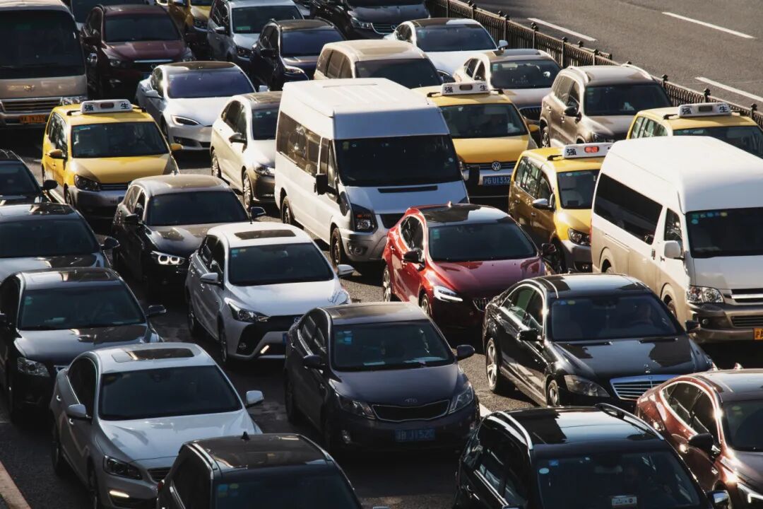 摄图网_501098930_汽车交通堵车(企业商用).jpg