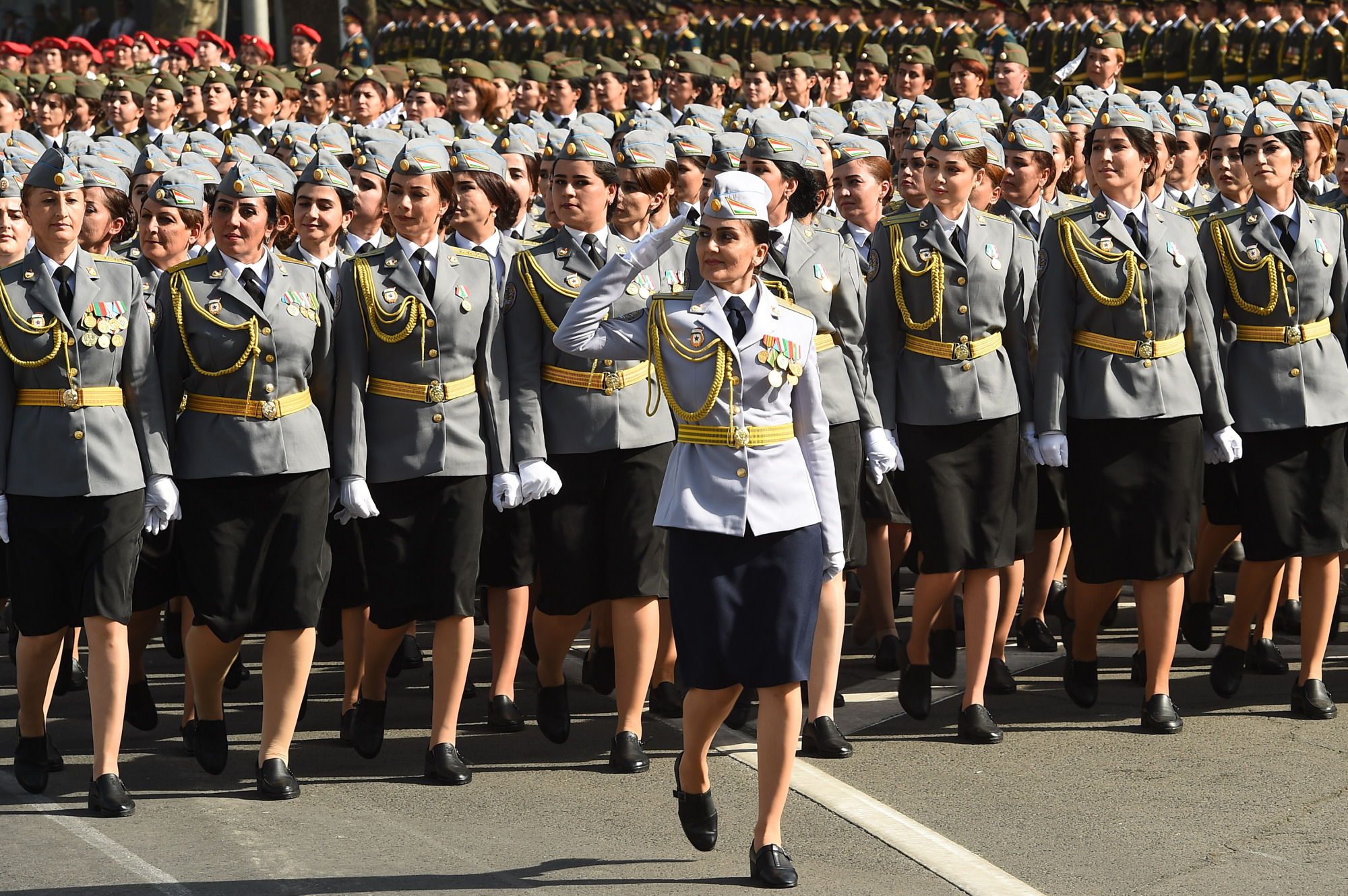 塔吉克斯坦多地举行独立30周年阅兵式