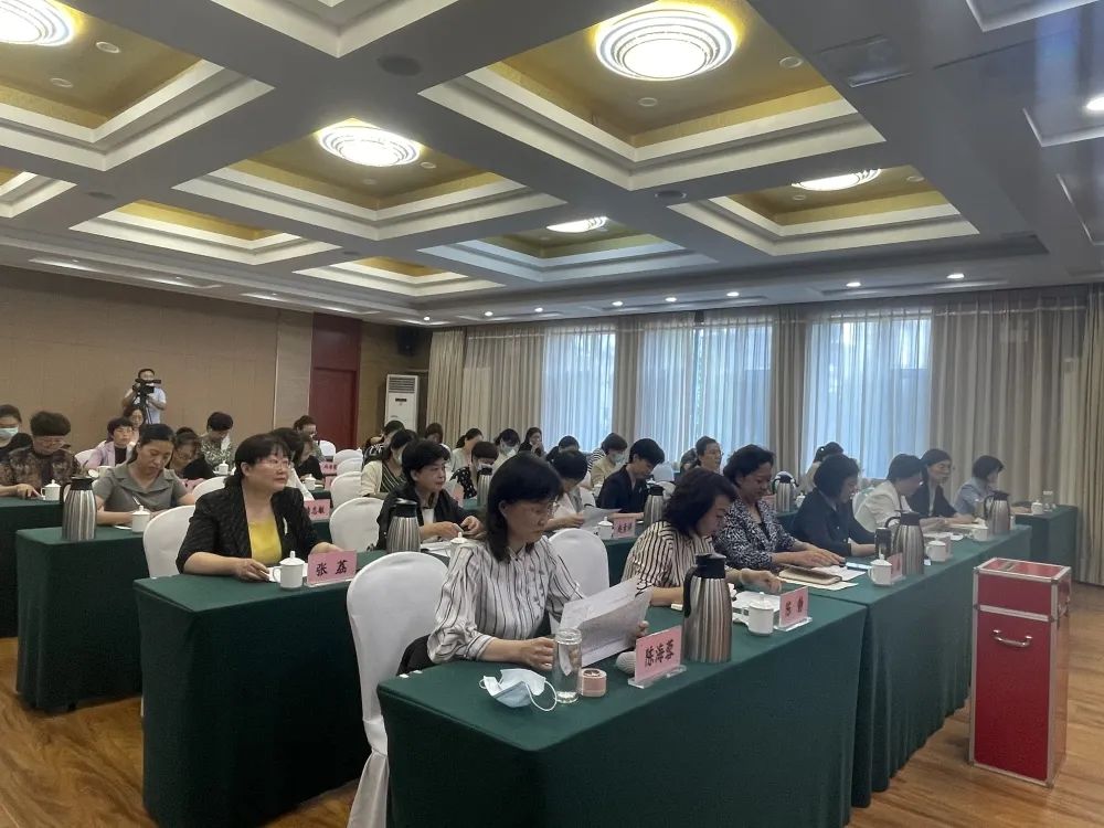 聊城市妇联九届八次执委会议召开选举产生40名代表出席省妇女第十四次