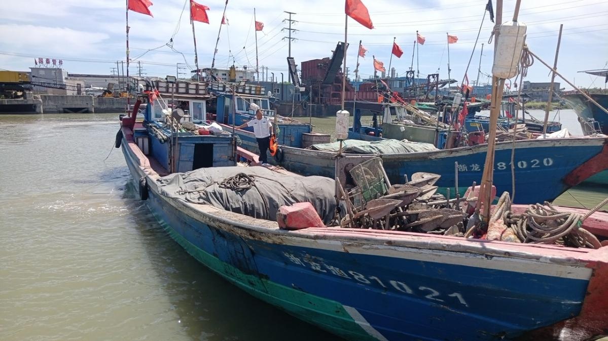 温州市海洋与渔业执法支队联合龙湾区开展渔船安全执法大检查