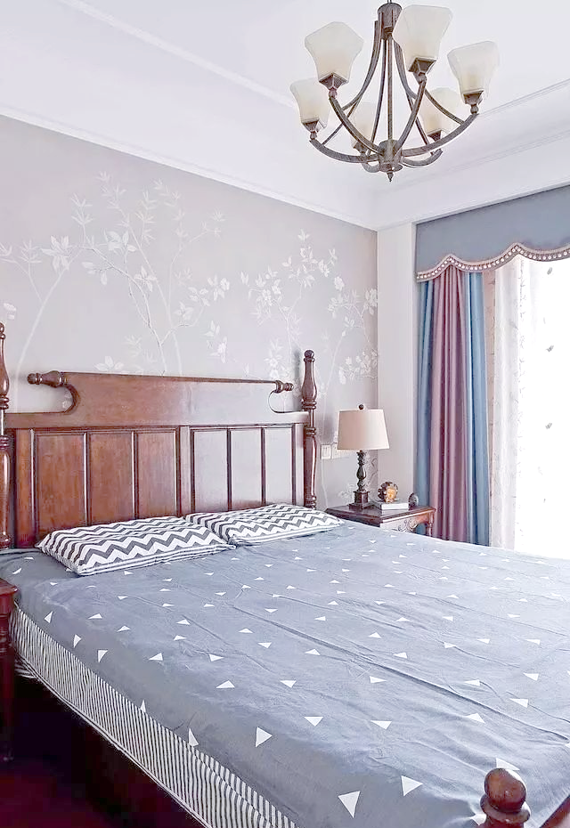 营造温馨卧室:植物图案墙布的选择与设计