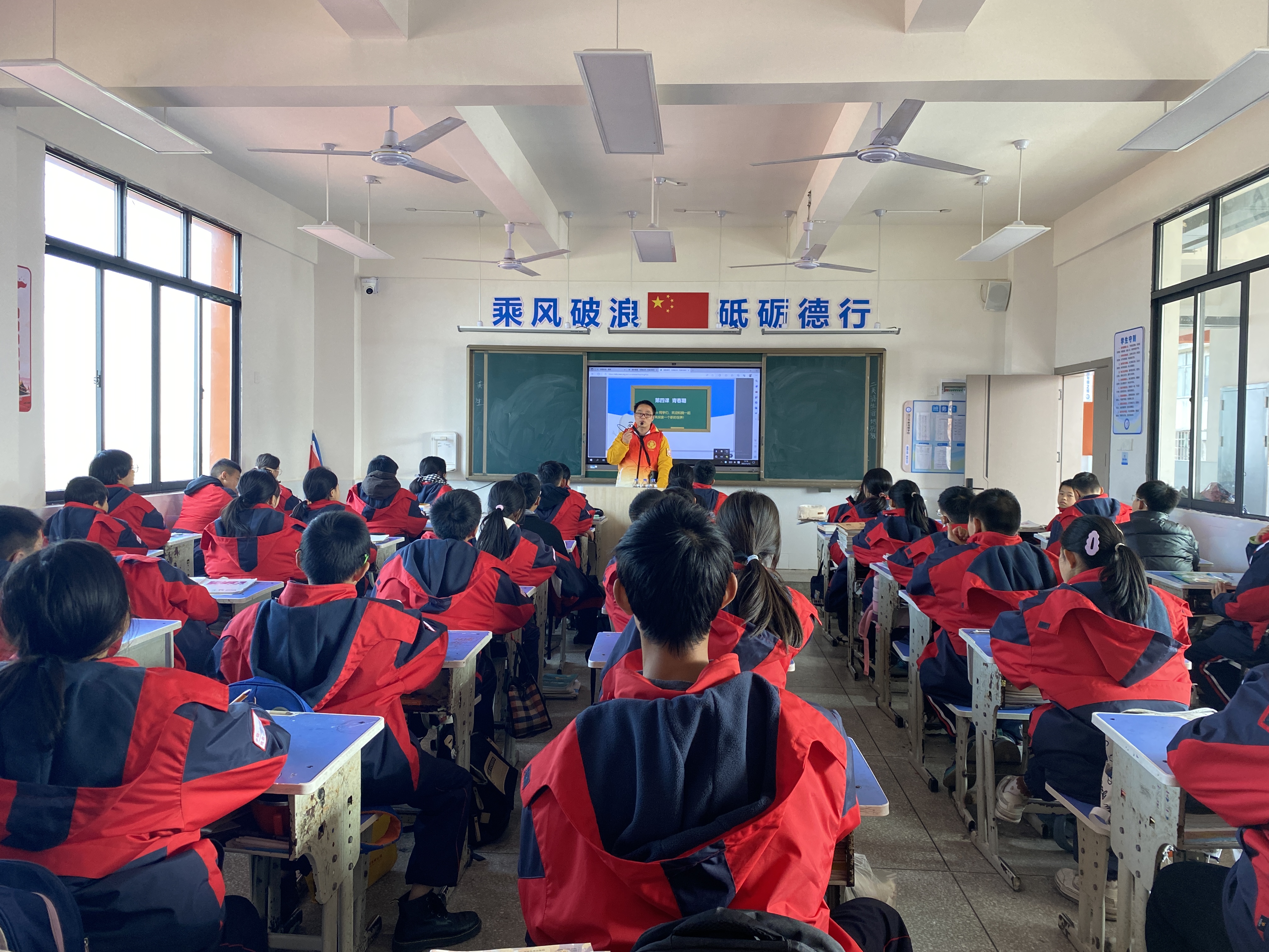 工作服务中心联合沅江市三湘口艺术培训学校一同走进共华镇三拱闸小学