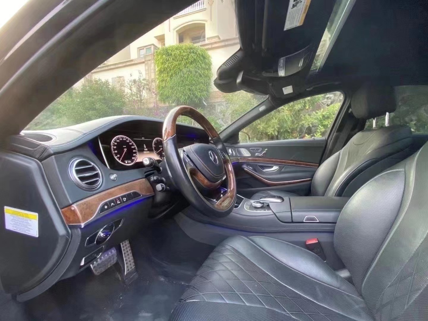 17款奔驰s550全款24.8万,富丽堂皇的轮廓下,彰显阁下尊崇地位