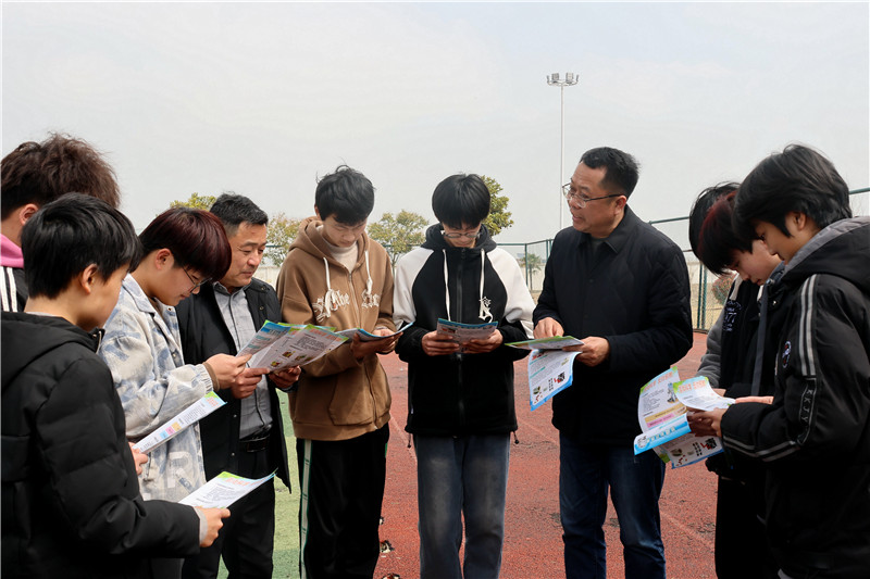 颍上县鲁口镇:法治进校园,织密"安全网"